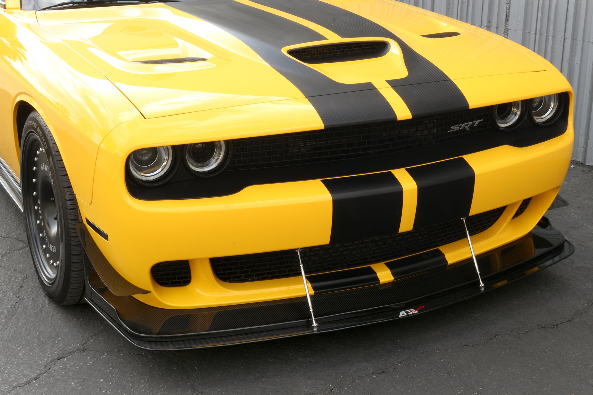 APR PERFORMANCE CARBON FIBRE FRONT WIND SPLITTER W/RODS