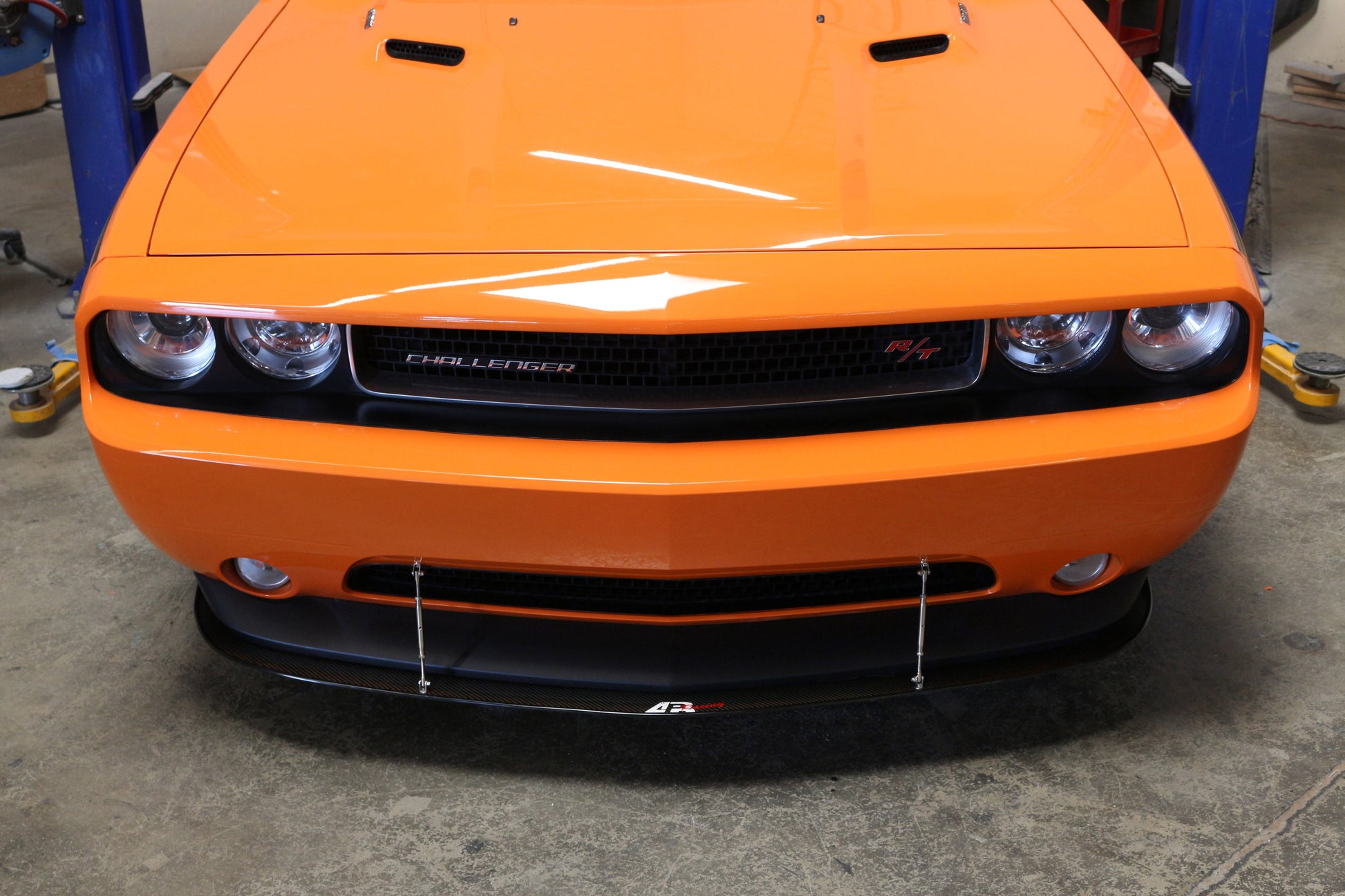 APR PERFORMANCE CARBON FIBRE FRONT WIND SPLITTER W/RODS