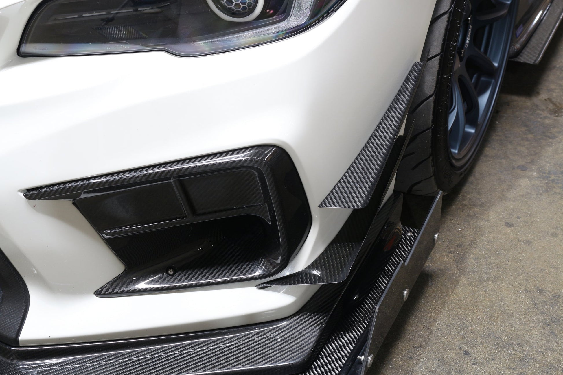APR PERFORMANCE CARBON FIBRE CANARD