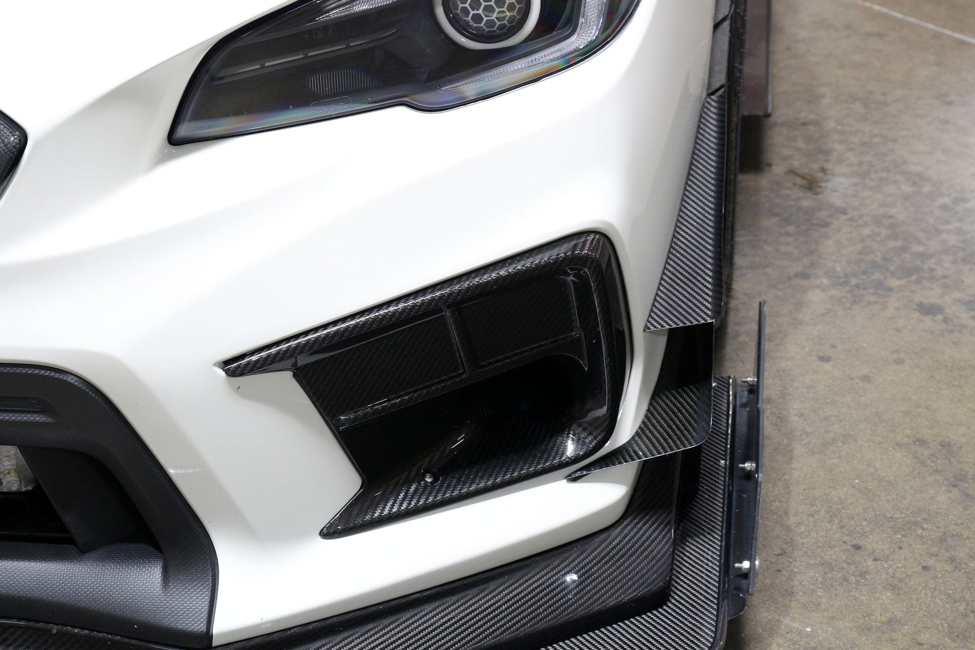 APR PERFORMANCE CARBON FIBRE CANARD
