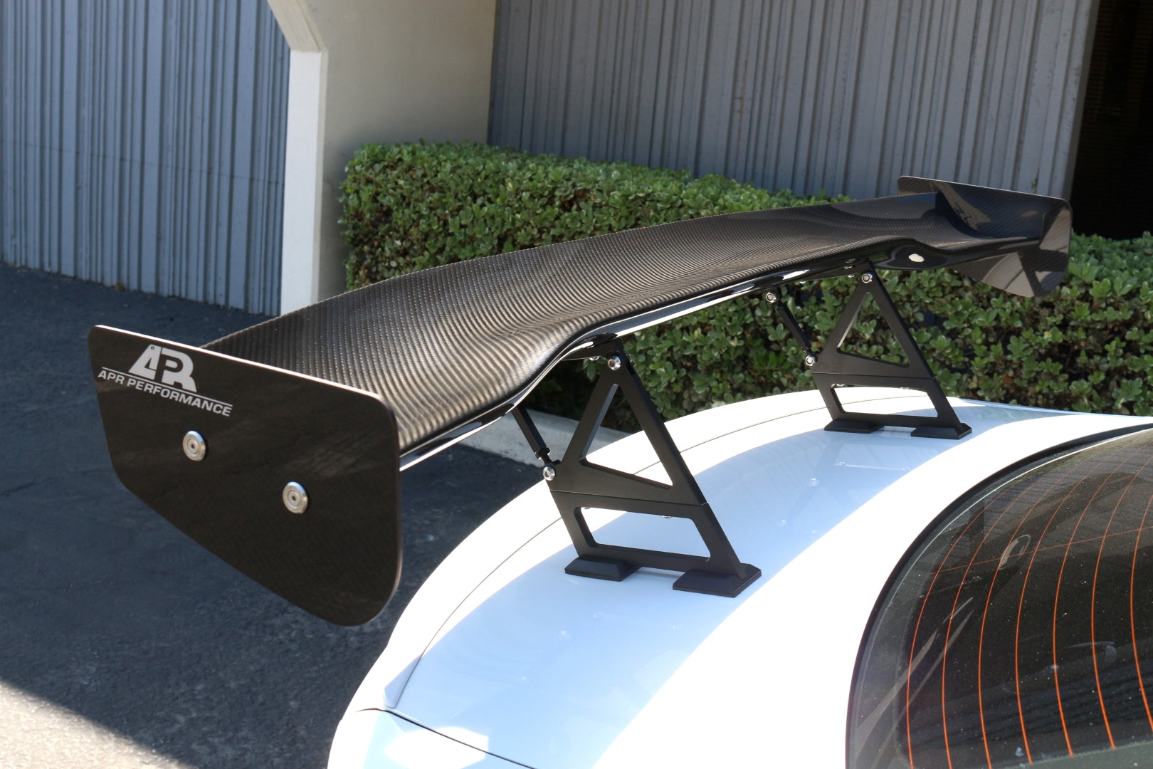 APR PERFORMANCE CARBON FIBRE GTC-200 ADJUSTABLE WING