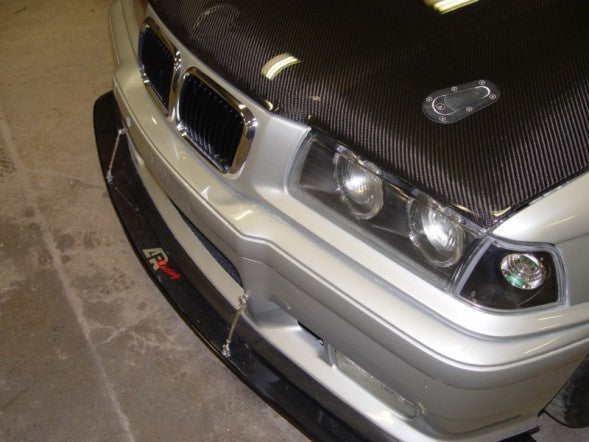 APR PERFORMANCE CARBON FIBRE FRONT WIND SPLITTER W/RODS