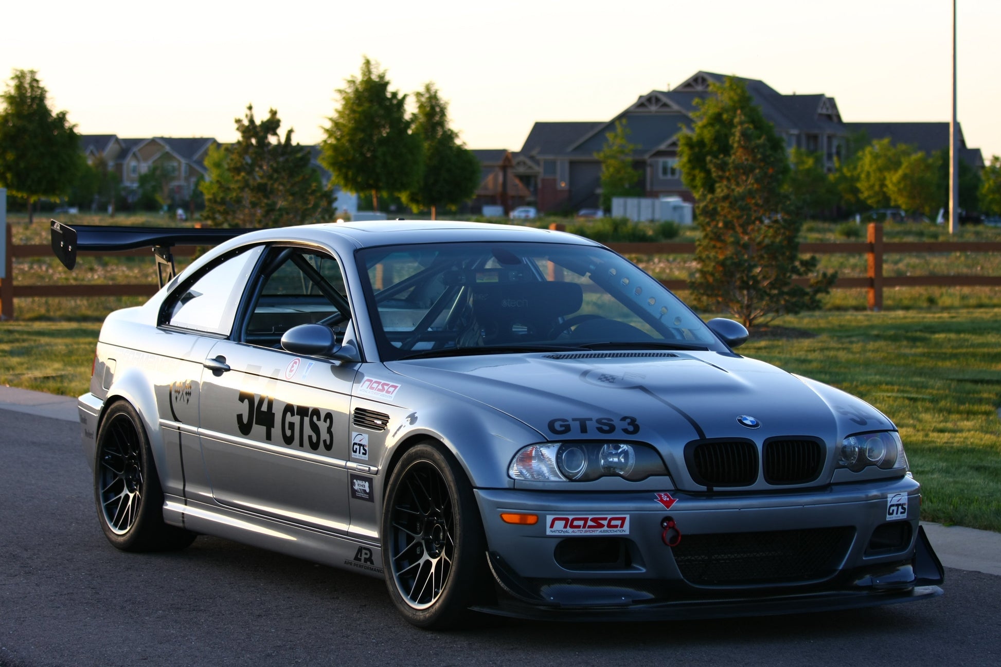 APR PERFORMANCE CARBON FIBRE GTC-300 ADJUSTABLE WING