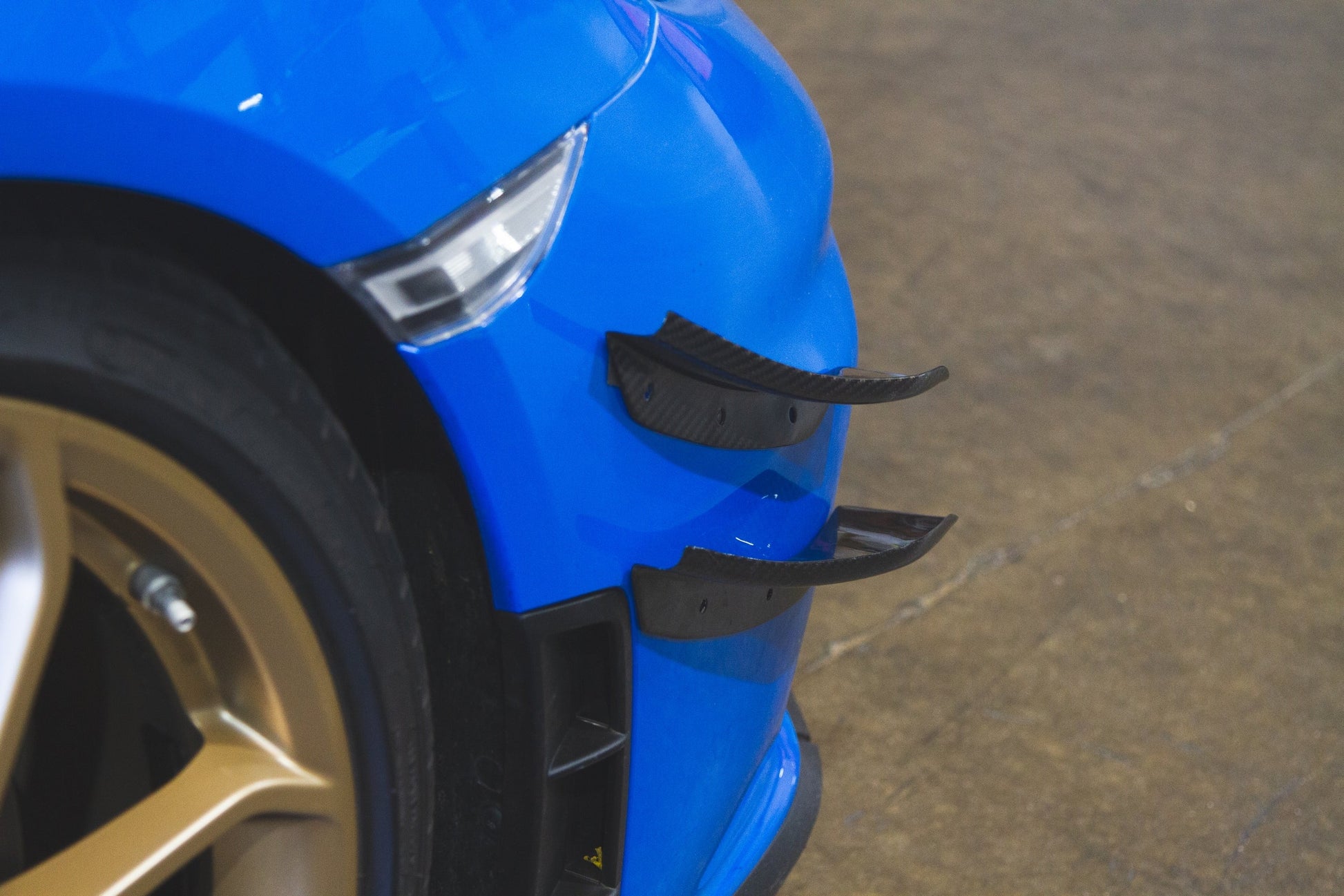 APR PERFORMANCE CARBON FIBRE CANARDS