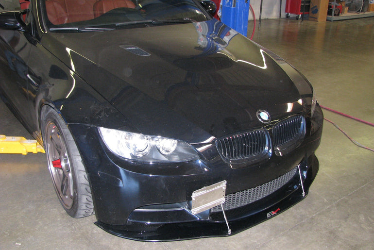 APR PERFORMANCE CARBON FIBRE FRONT WIND SPLITTER W/RODS