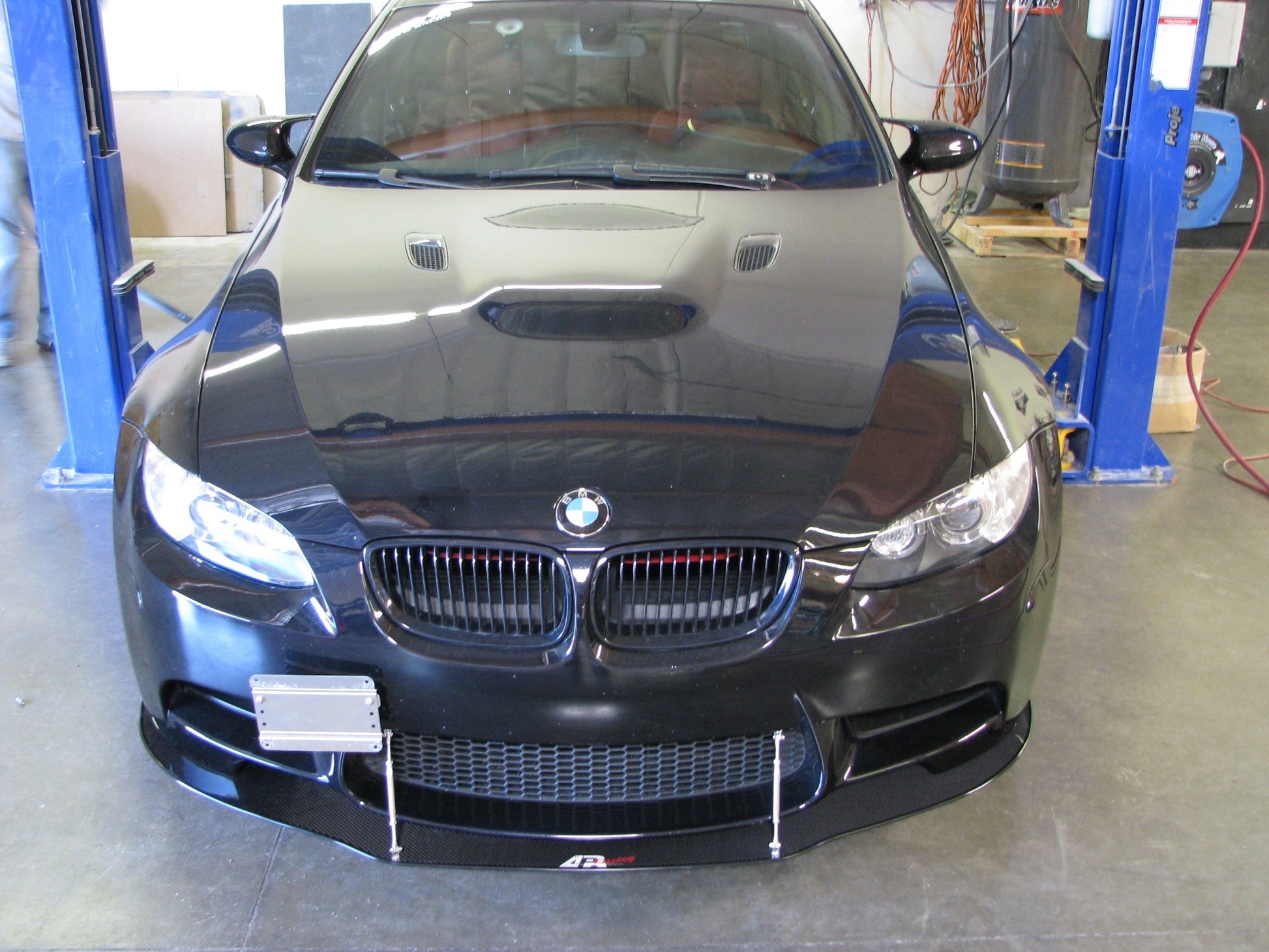 APR PERFORMANCE CARBON FIBRE FRONT WIND SPLITTER W/RODS