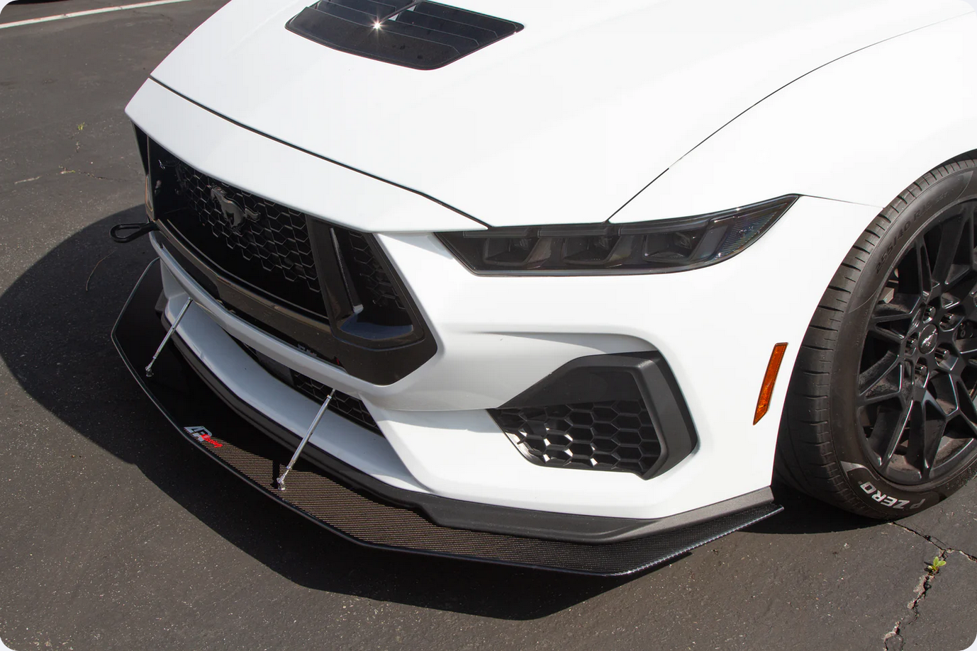APR PERFORMANCE CARBON FIBRE FRONT WIND SPLITTER W/RODS