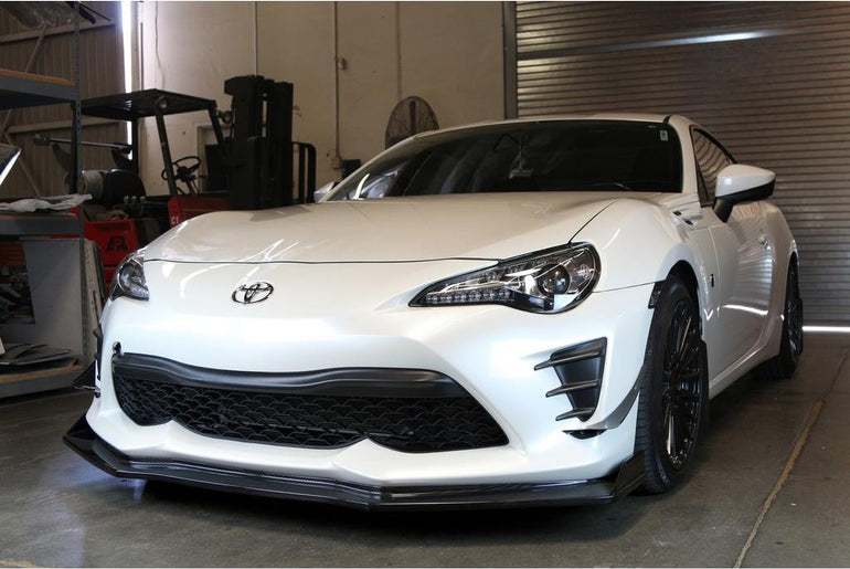 APR PERFORMANCE CARBON FIBRE FRONT BUMPER CANARDS