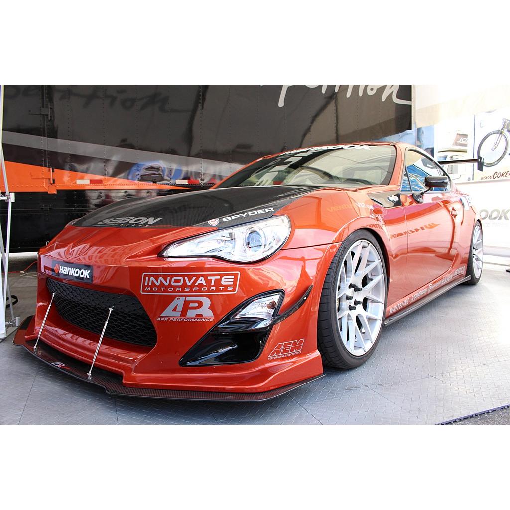 APR PERFORMANCE CARBON FIBRE FRONT WIND SPLITTER W/RODS