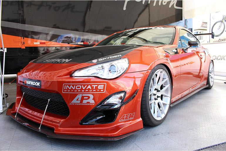 APR PERFORMANCE CARBON FIBRE FRONT WIND SPLITTER W/RODS