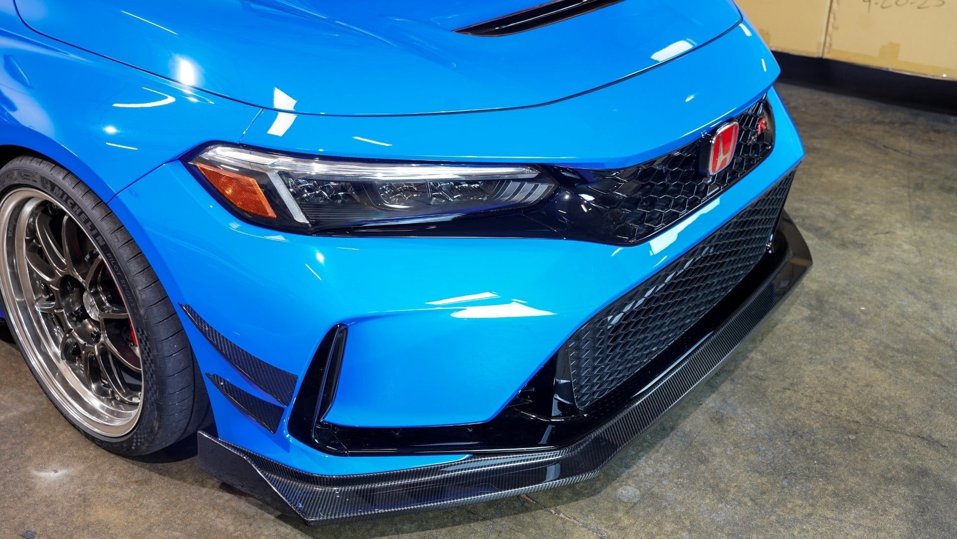 APR PERFORMANCE CARBON FIBRE FRONT BUMPER CANARDS