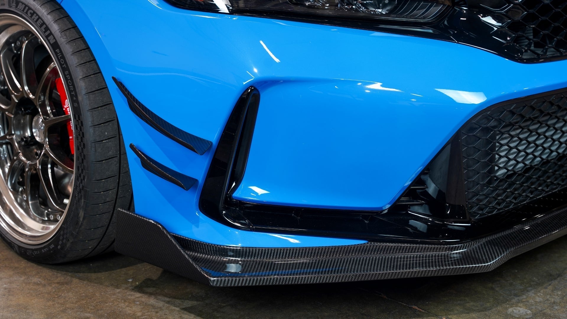 APR PERFORMANCE CARBON FIBRE FRONT BUMPER CANARDS