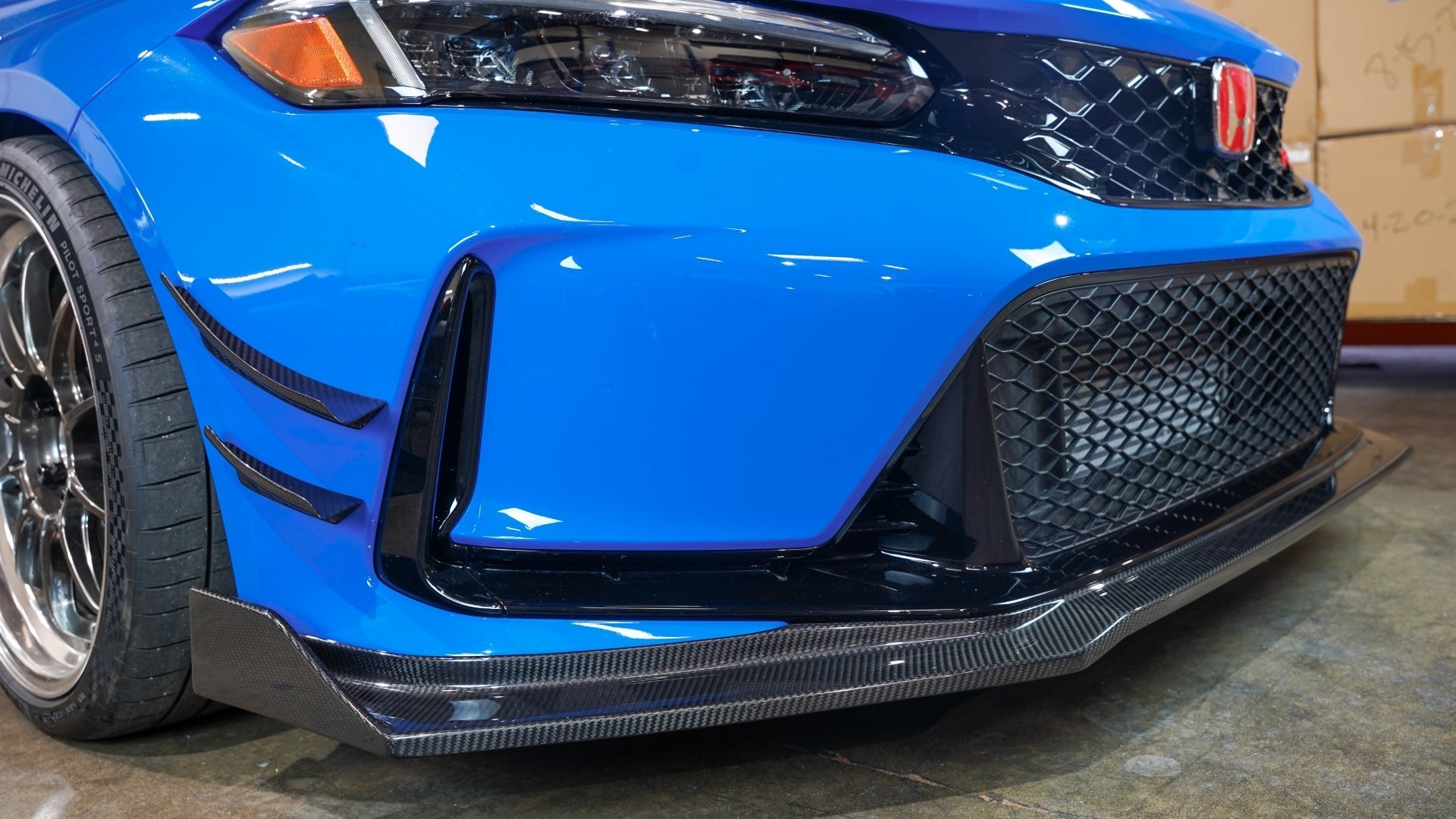 APR PERFORMANCE CARBON FIBRE FRONT BUMPER CANARDS