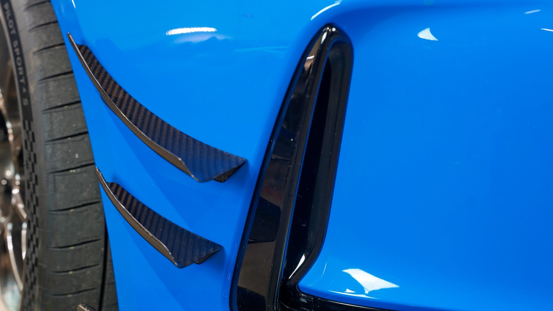 APR PERFORMANCE CARBON FIBRE FRONT BUMPER CANARDS
